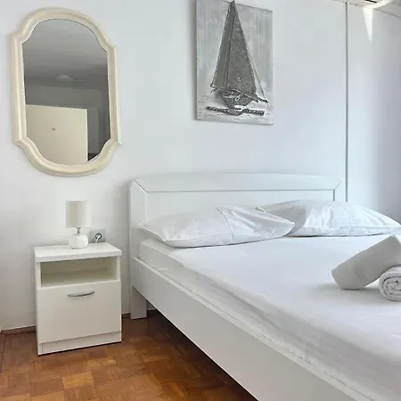 Apartament Mare *